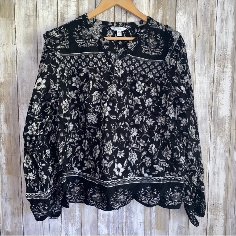 Time & True Black Floral Flutter Sleeve Blouse - Picture 2 of 5